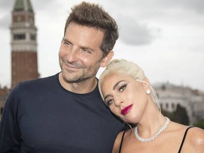 FOTO: Lady Gaga y Bradley Cooperel 1 de septiembre en Venecia. / VÍDEO: Tráiler de 'Ha nacido una estrella'.