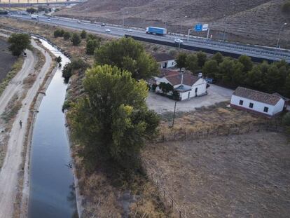 Tramo del canal del Jarama.