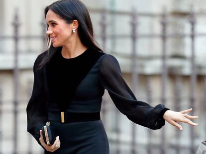 Por qué Meghan Markle cierra la puerta de su coche y nos sigue sorprendiendo