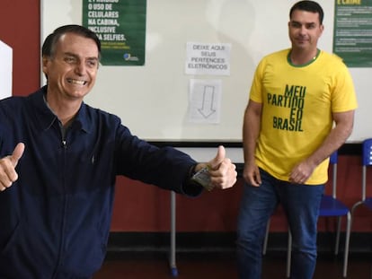 Jair Bolsonaro tras votar en la primera vuelta de las elecciones.