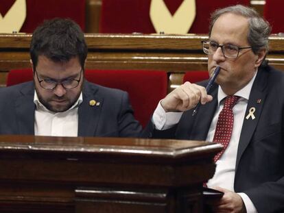 El president de la Generalitat, Quim Torra, y el vicepresidente, Pere Aragonés, durante el Debate de Política General en el Parlament.