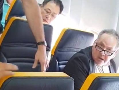 Vídeo del incidente racista en un avión de Ryanair.
