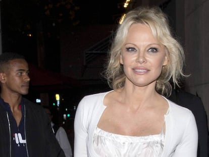 La actriz Pamela Anderson en Los Ángeles (California), el pasado junio. En vídeo, sus polémicas declaraciones en '60 Minutes'.