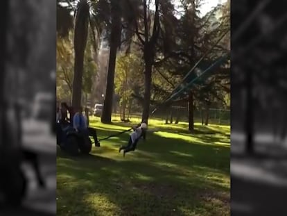 Una modelo sufre una lesión cervical después de ser catapultada durante un rodaje