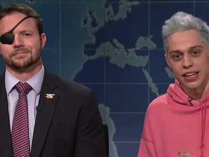 El senador Dan Crenshaw y el cómico Pete Davidson en el momento de su reconciliación televisiva. En vídeo, las bromas y el mensaje de Crenshaw.