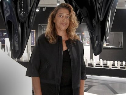 FOTO: Zaha Hadid en la exposición 'Beyond Boundaries, Art and Design' de Ivorypress, en Madrid, en septiembre de 2012. / VÍDEO: Quién es Zaha Hadid.