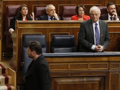 Borrel y Rufián, ayer en el Congreso. En vídeo, el resumen de noticias de EL PAÍS.