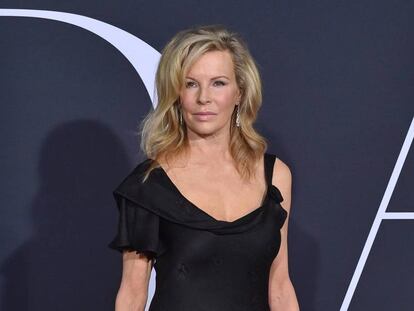 Kim Basinger en el estreno de 'Cincuenta sombras más oscuras' en febrero de 2017 en Los Ángeles. En vídeo, la escena del 'striptease'.