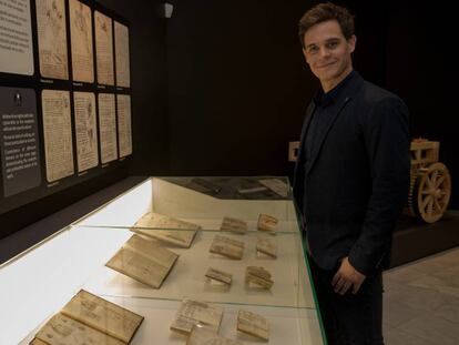 Christian Gálvez en el Palacio de las Alhajas de Madrid que acoge la exposición 'Leonardo da Vinci. Los rostros del genio'. En vídeo, una muestra de la muestra.