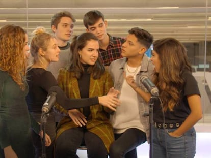De izquierda a derecha: Marilia, María, Damion, Marta, Dave, Alfonso y África, concursantes de 'Operación Triunfo 2018'.