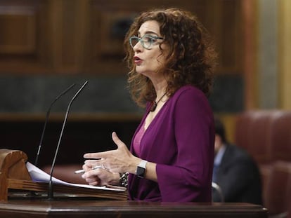 La ministra de Hacienda, María Jesús Montero, interviene en el debate en el Congreso sobre la senda de estabilidad presupuestaria del Gobierno.