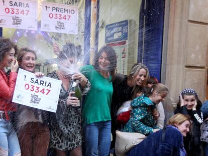 Agraciados con el Gordo, en la administración bibaína de la calle Ledesma 8.