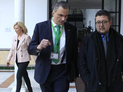 Francisco Serrano y Francisco Javier Ortega Smith en el Parlamento Andaluz.