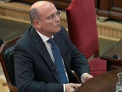 El coordinador policial del 1-O, el coronel de la Guardia Civil Diego Pérez de los Cobos, durante su declaración en el juicio del 'procés'. En vídeo, resumen de la declaración de ayer de Pérez de los Cobos.