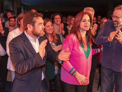 Silvia Clemente junto a Miguel Gutiérrez y Juan Carlos Girauta en Valladolid.