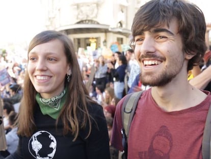 Icíar, miembro de Juventud por el Clima, y Jose, miembro de Fridays for Future, en la huelga climática del 15 de marzo.