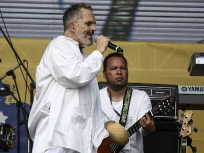 El cantante Miguel Bosé durante su actuación en el concierto 'Venezuela Aid Live', el 22 de febrero. En vídeo, las últimas polémicas en la vida del cantante.