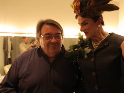 Jesús Ruíz Mantilla junto al cantante de ópera Francisco Vas en el Teatro Real.