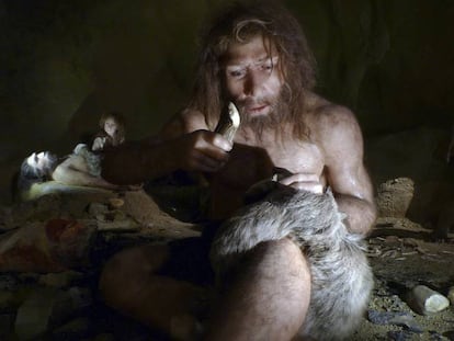 Reconstrucción de una familia neandertal en la cueva de Krapina, en Croacia.