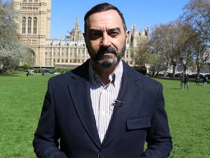 El periodista de EL PAÍS Rafa de Miguel este miércoles en Londres.