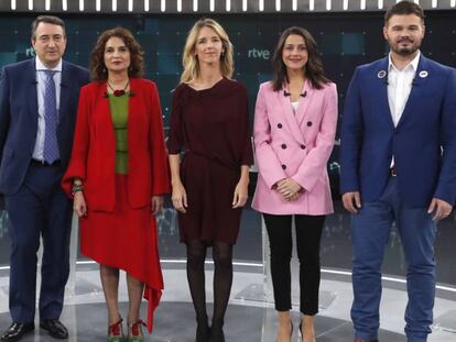 Desde la izquierda, Irene Montero (Unidas Podemos), Aitor Esteban (PNV), María Jesús Montero (PSOE), Cayetana Álvarez de Toledo (PP), Inés Arrimadas (Ciudadanos) y Gabriel Rufián (ERC) antes de empezar este martes el debate en RTVE. En vídeo, los mejores momentos del debate.