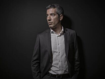 El presentador d'informatius de cap de setmana, Oriol Nolis, fotografiat per EL PAÍS a Madrid. Vídeo i foto de Saúl Ruiz.