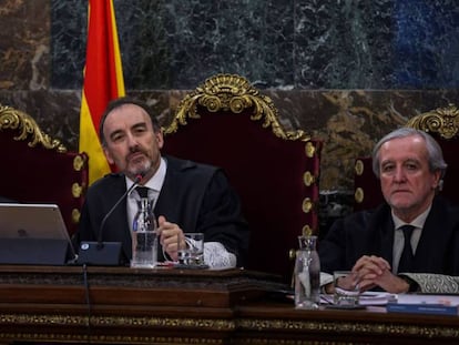 Manuel Marchena (centro) durante una jornada del juicio del 'procés'. En vídeo, Marchena: "Esto es un insulto para los miembros del tribunal".