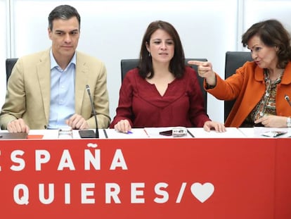 Cristina Narbona, Pedro Sánchez, Adriana Lastra y Carmen Calvo durante la Ejecutiva Federal del PSOE, este lunes en Ferraz.