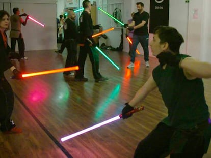 En vídeo, la academia de lucha de sable láser Ludosport en Madrid.