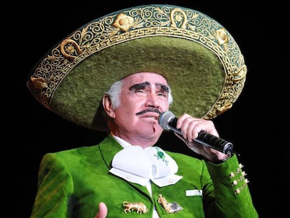 El cantante Vicente Fernández en un concierto en 2010 en EE UU. En vídeo, la polémica declaración del cantante.