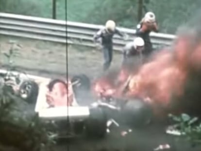 El Ferrari de Lauda arde en el accidente de 1976. / Vídeo: ATLAS.