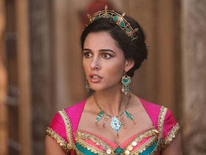 Naomi Scott, que interpreta a Jasmín, en un fotograma de la película. En vídeo, tráiler de 'Aladdin'.