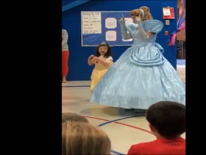 El colegio que aprendió lengua de signos para que una niña sorda se sintiera una alumna más