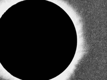 Primer eclipse de sol fotografiado en Chile en 1893. En vídeo, así será el eclipse del 2 de julio.