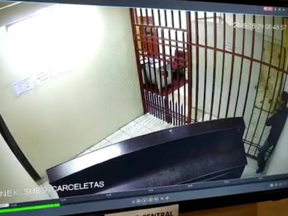 Vídeo de la cámara de seguridad de la celda en una cárcel boliviana.