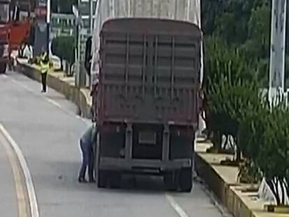 El momento de la explosión fue captado por una cámara de seguridad.