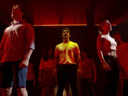 Actores del musical 'Ghost' durante un ensayo en Madrid. En vídeo, así son los ensayos del musical.