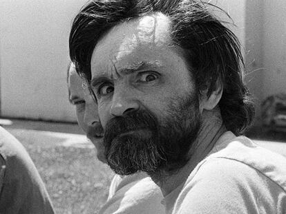 El criminal estadounidense Charles Manson en el Centro Médico de California, el 1 de agosto de 1980. En vídeo, 50 años obsesionados con la familia Manson.