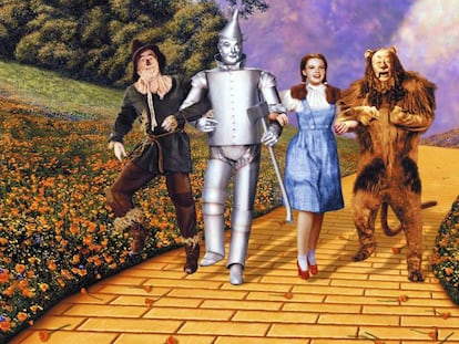 Fotograma de la película 'El mago de Oz' (1939). En vídeo, tráiler de la película remasterizada (2014).