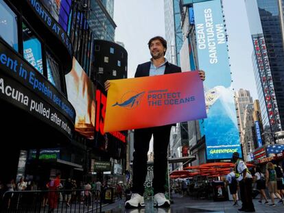 El actor Javier Bardem, este lunes en Times Square, en Nueva York. En vídeo, declaraciones de Bardem en la ONU.