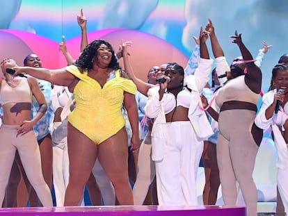 Lizzo, arrollando en uno de los mejores momentos de la gala. En vídeo, Rosalía recibe su primer MTV Video Music Award.