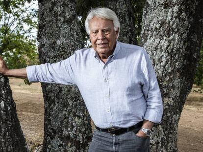 Felipe González, fotografiado en la finca de su casa en Extremadura este pasado 27 de agosto.