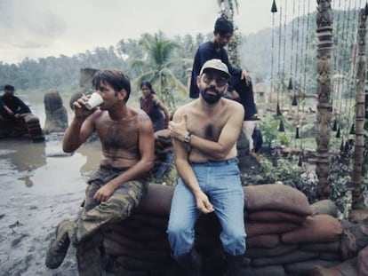 Martin Sheen e Francis Ford Coppola na filmagem de ‘Apocalypse Now’. O diretor emagreceu 50 quilos durante o pedregoso processo do filme. O ator teve um infarto e ficou seis semanas de licença. No vídeo, o trailer da produção.