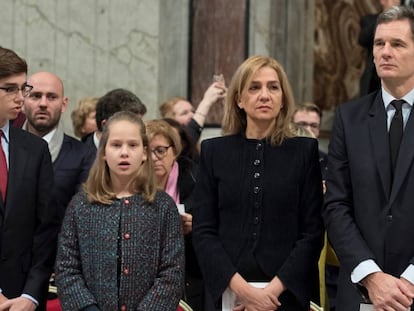 Iñaki Urdangarin, la infanta Cristina y dos de sus cuatro hijos, Irene y Miguel, en el Vaticano, el 6 de enero de 2018. En vídeo, declaraciones de Francisco Sánchez, director del Hogar Don Orione.