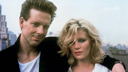 Mickey Rourke e Kim Basinger só tinham permissão de se ver durante as filmagens. No vídeo, o trailer do filme em inglês