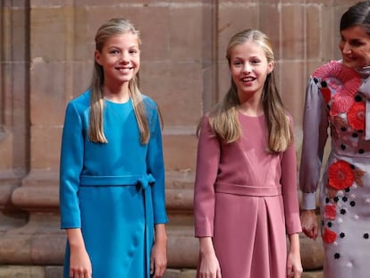 La princesa de Asturias, en el centro, con su madre y su hermana.La princesa de Asturias, en el centro, con su madre y su hermana. En vídeo, el discurso completo de la princesa en los premios.