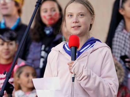 Greta Thunberg habla ante miles de personas en Denver, Colorado. En vídeo, entrevista de Thunberg para El País el pasado marzo.
