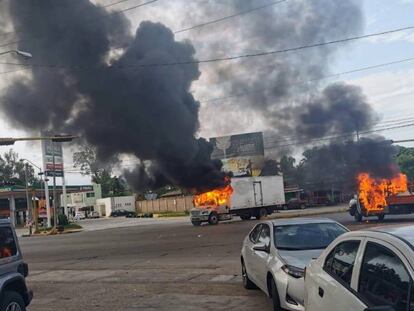 La ciudad de Culiacán durante los enfrentamientos tras la detención este jueves de uno de los hijos de El Chapo Guzmán. En vídeo, el día en que Sinaloa vio despertar a la bestia de la que es presa.