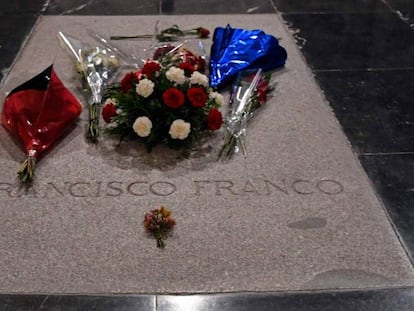 La tumba de Francisco Franco, en el Valle de los Caídos. En vídeo, así ha sido la exhumación de Franco.