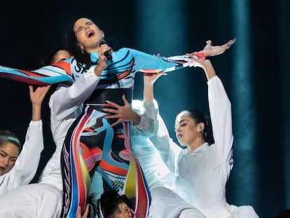 Rosalía durante su actuación el 9 de noviembre de 2019 en el festival Astroworld en Houston, Texas. En vídeo, las cinco grandes polémicas de Rosalía.